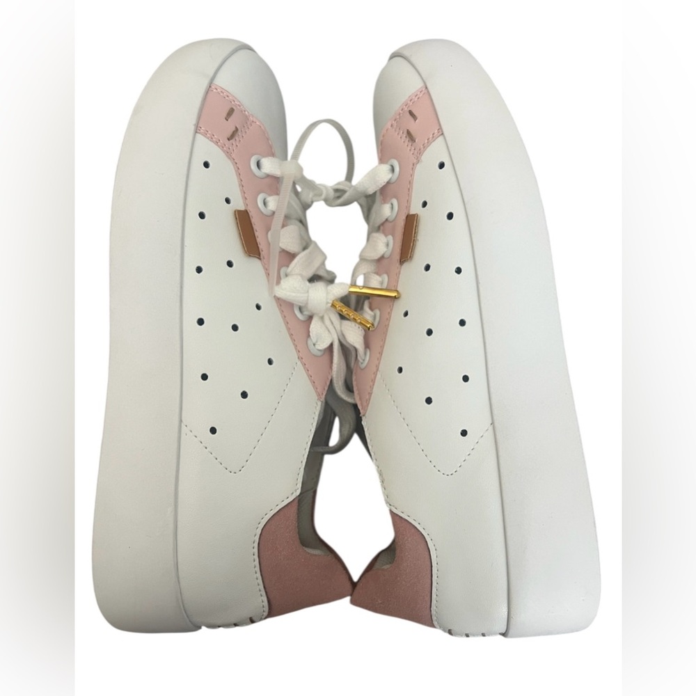 NWOT Outwoods Shauna women’s 8 white and pink lace up sneakers with air holes - Picture 2 of 8